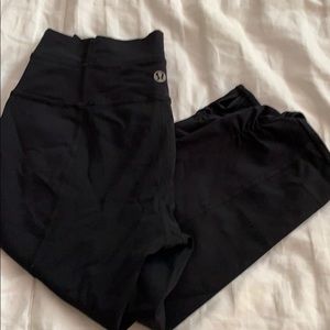 Key-hole black lulu leggings!